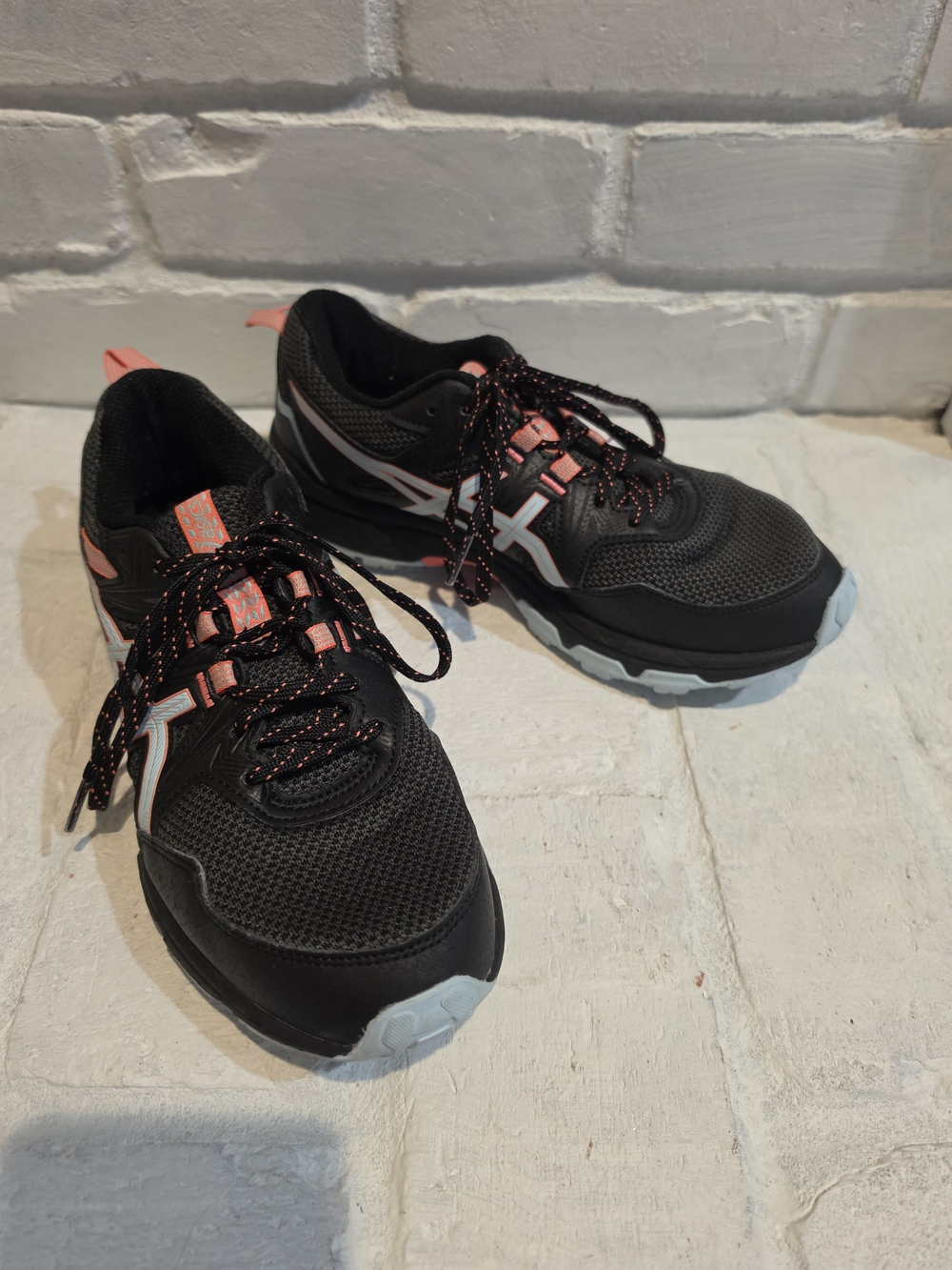 Women’s Black ASICS Gel Venture 8 Sneakers Size 7 1/2